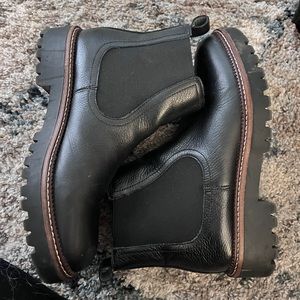 Calson Chelsea boots - size 8.5M